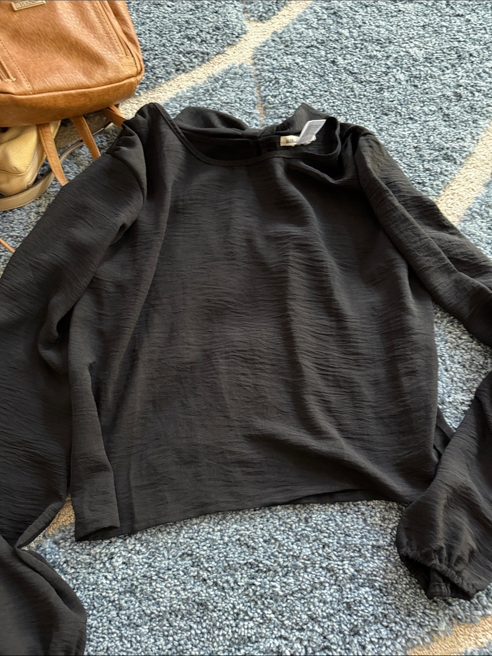 NWOT.. Wildflowers Apparel Black Bow-Tie Back cropped Long Sleeve Top